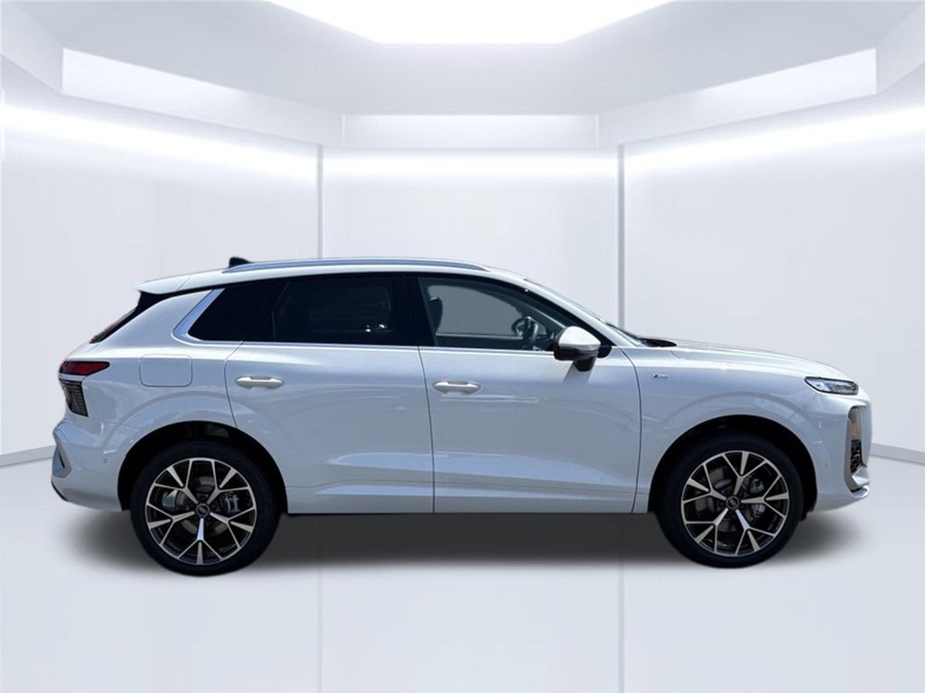Thumbnail: 2026 Audi Q3 - 9
