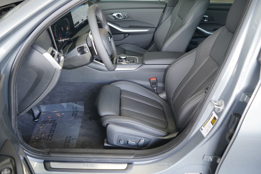 Thumbnail: 2026 BMW 3 Series - 10