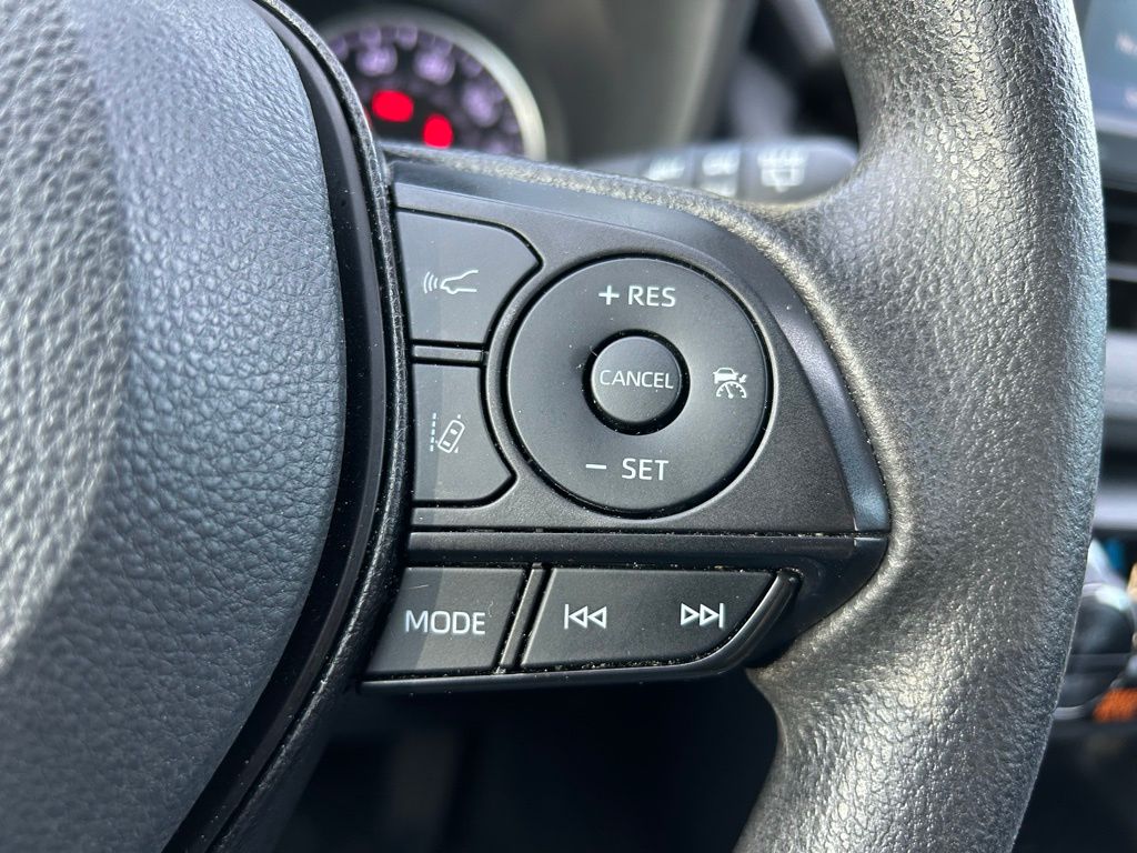Thumbnail: 2022 Toyota RAV4 - 18