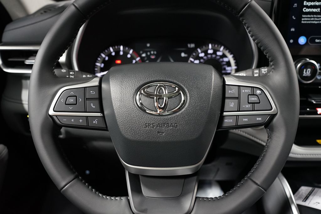 Thumbnail: 2025 Toyota Highlander - 12