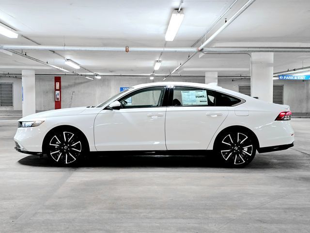 2025 Honda Accord Hybrid Touring 28