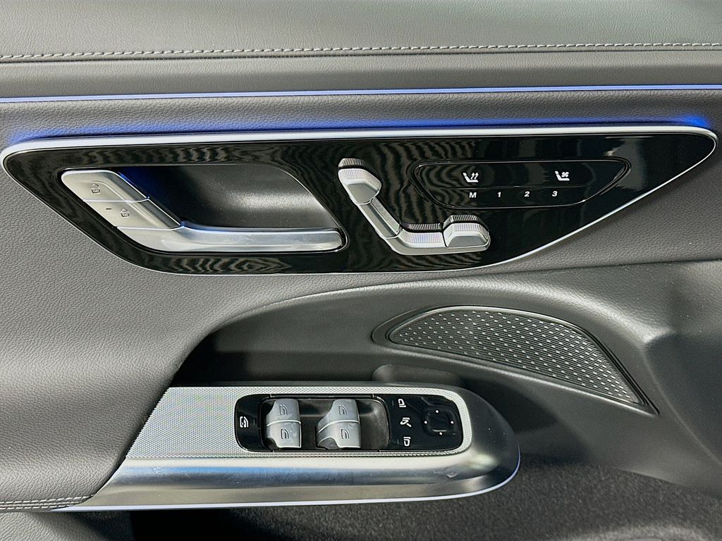 Thumbnail: 2025 Mercedes-Benz E-Class - 18