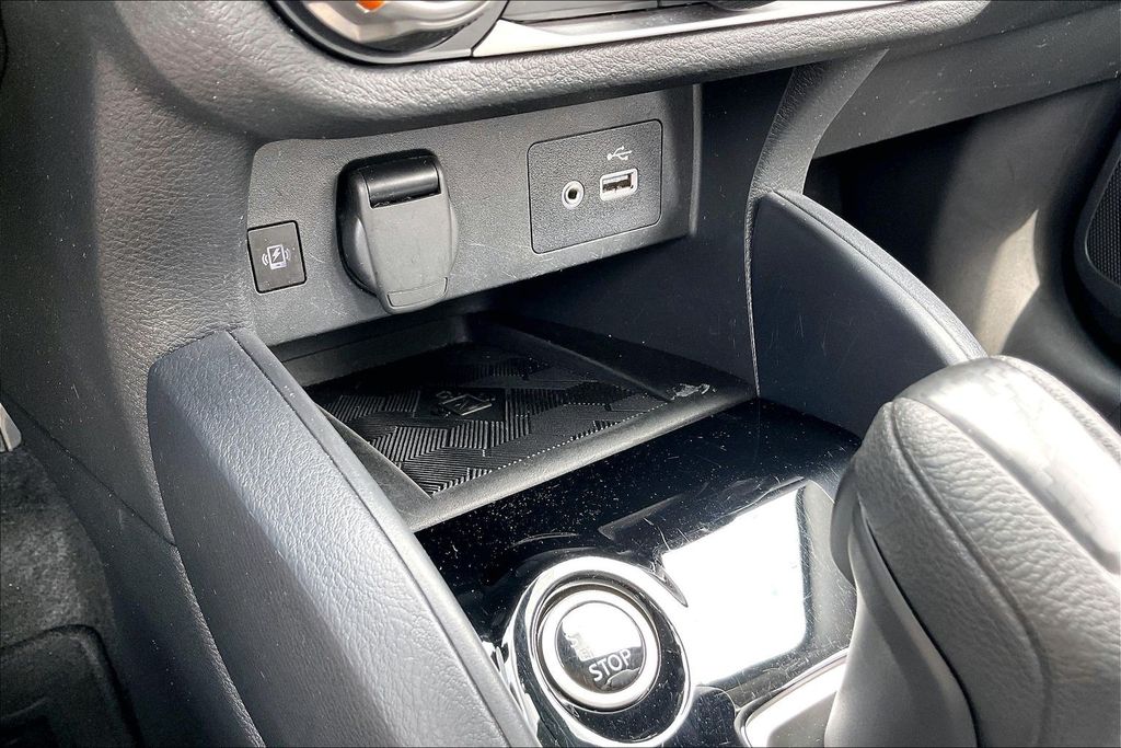 Used 2025 Nissan Versa 1.6 SV 4D Sedan
