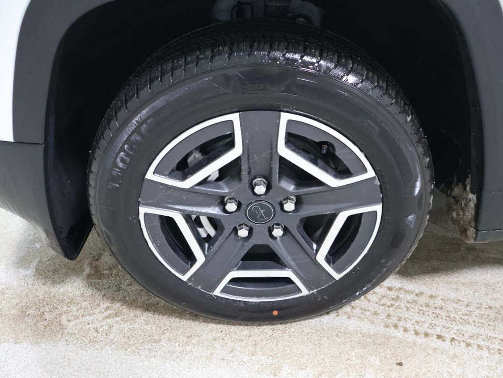 View vehicle photo 7