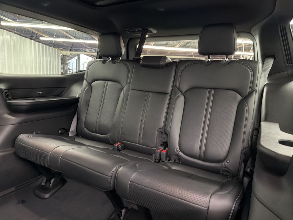 2025 Jeep Wagoneer Series II - 10
