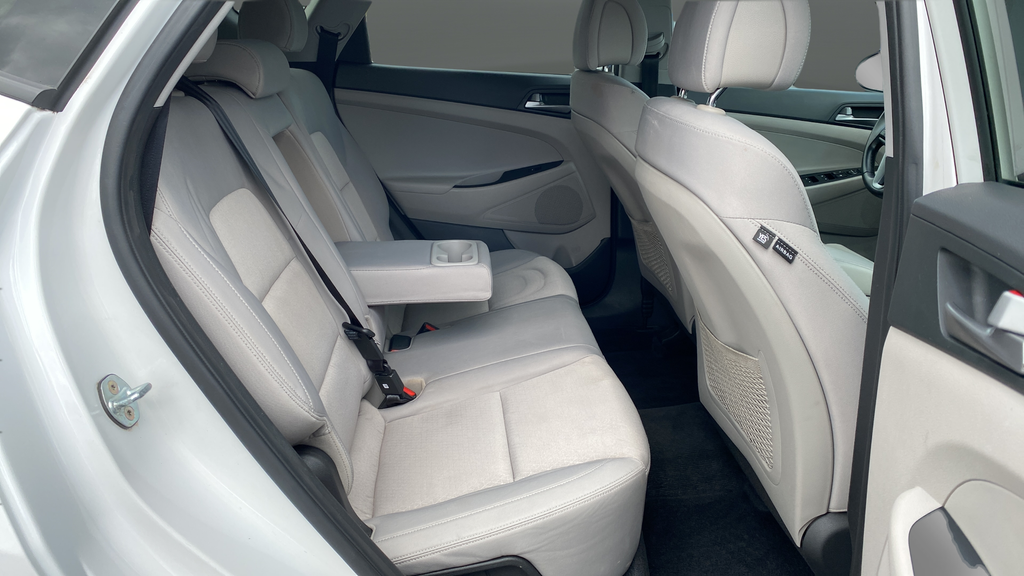 Used 2017 Winter White Hyundai Sport image 26