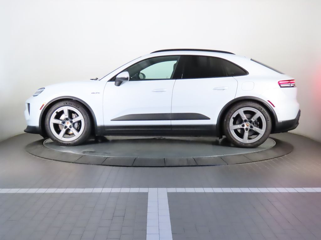 Thumbnail: 2025 Porsche Macan - 2
