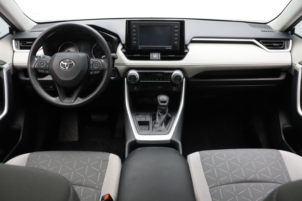 2021 Toyota RAV4 XLE 24