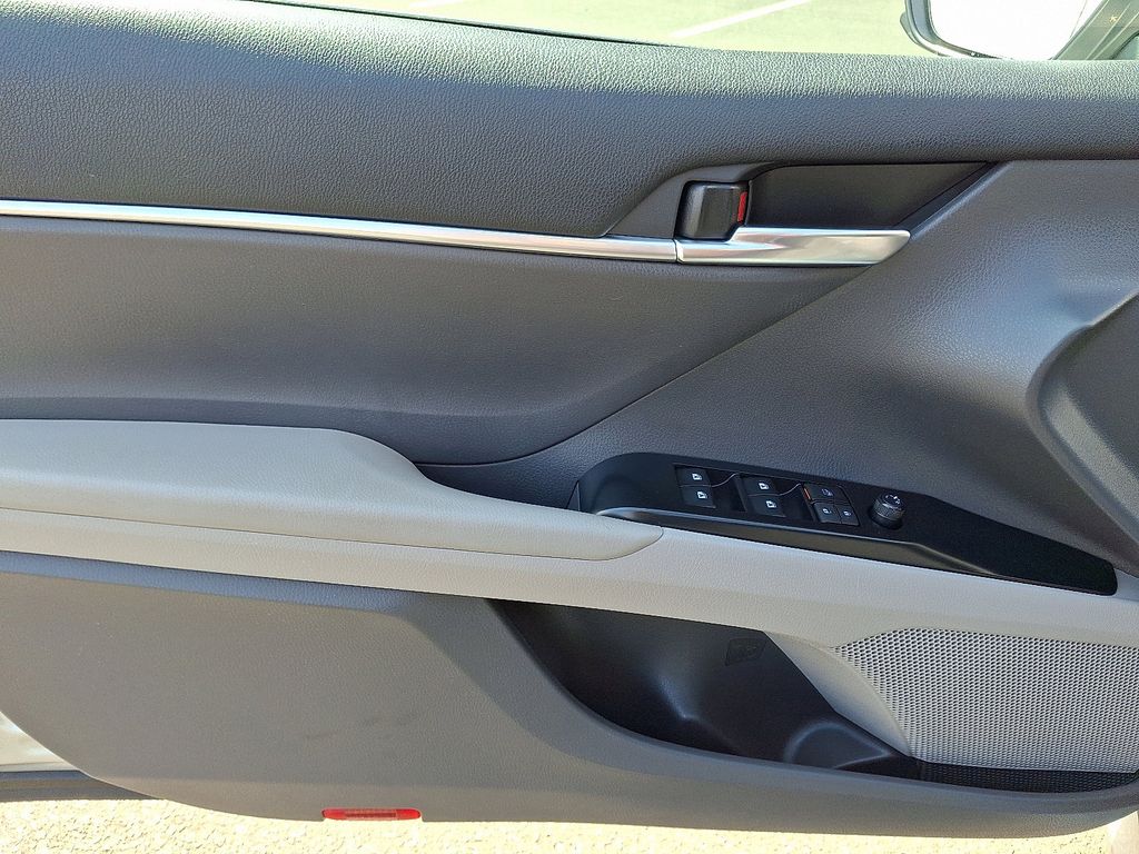 Thumbnail: 2020 Toyota Camry - 12