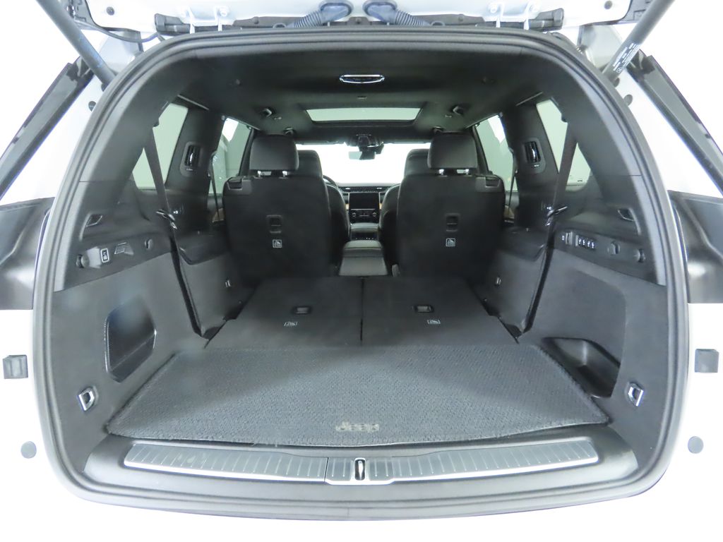 Thumbnail: 2023 Jeep Grand Cherokee L - 29