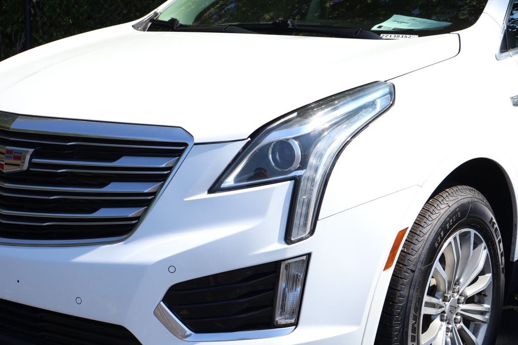 Thumbnail: 2017 Cadillac XT5 - 3