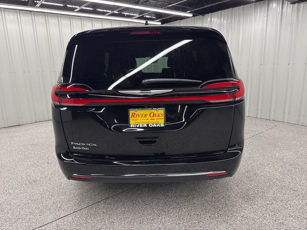 2026 Chrysler Pacifica Select - 4