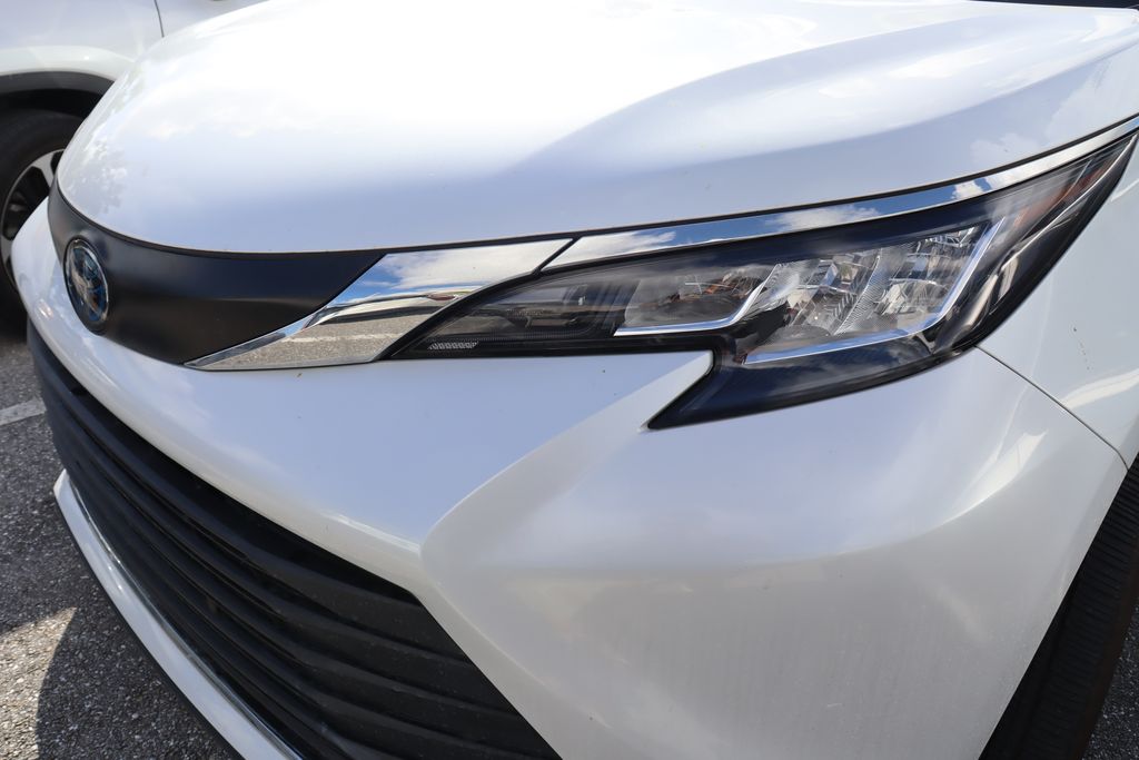 Thumbnail: 2022 Toyota Sienna - 3