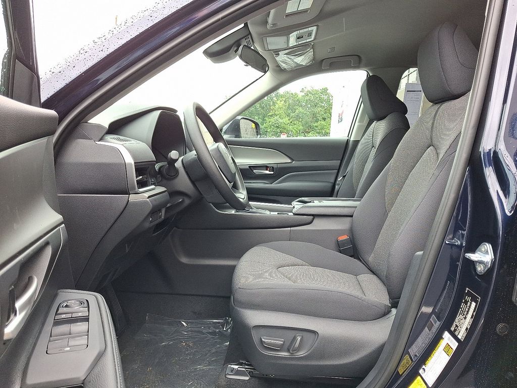 Thumbnail: 2025 Toyota Grand Highlander - 9