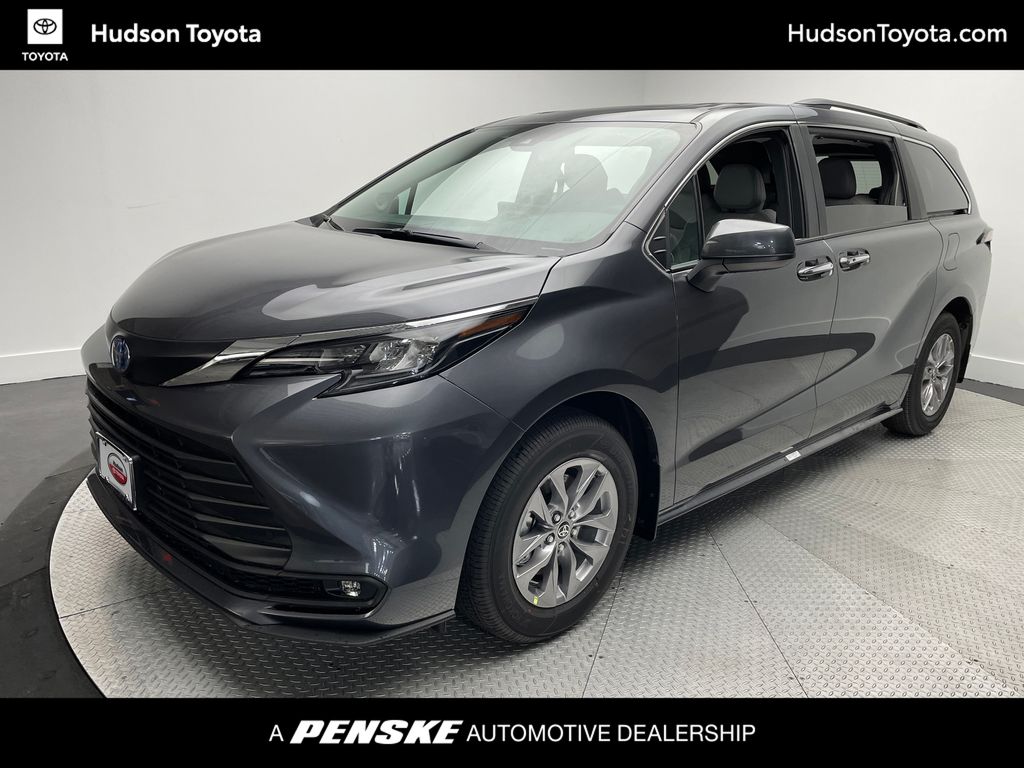 Thumbnail: 2025 Toyota Sienna - 1