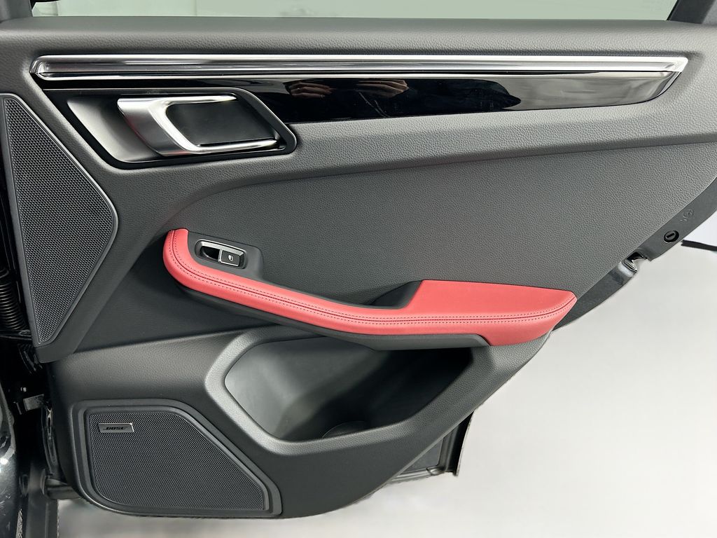 Thumbnail: 2026 Porsche Macan - 28