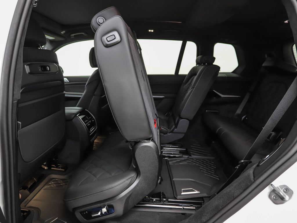 Thumbnail: 2027 BMW X7 - 25