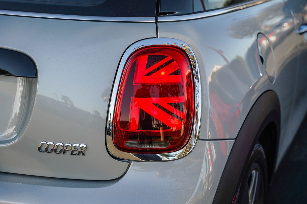 2022 MINI Cooper Signature 9