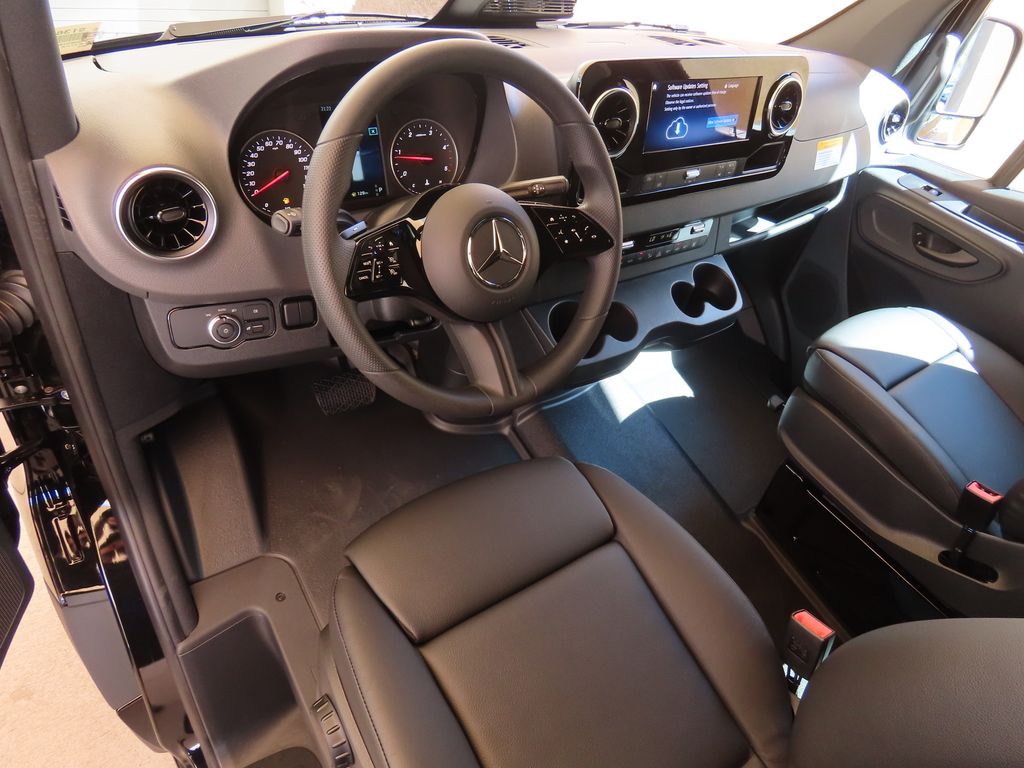 2025 Mercedes-Benz Sprinter 2500 9
