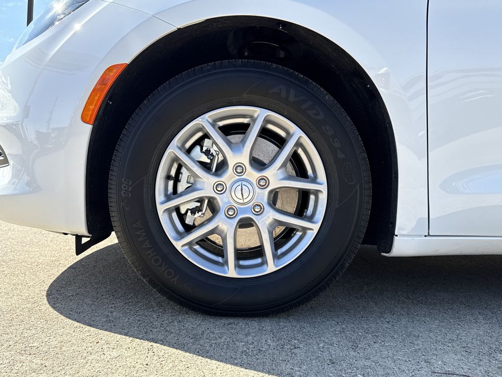 2026 Chrysler Voyager LX - 9