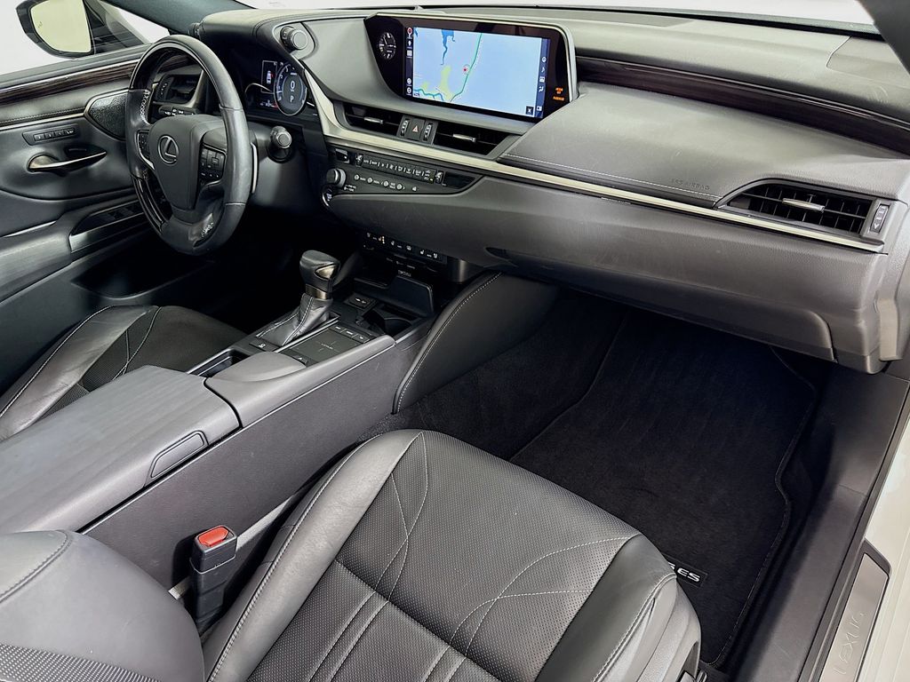 Thumbnail: 2019 Lexus ES - 30