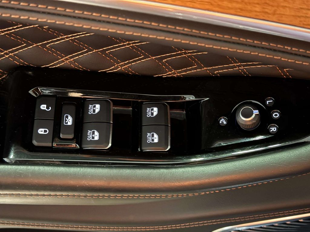 Used 2021 Diamond Black Crystal Pearlcoat Jeep Summit image 8