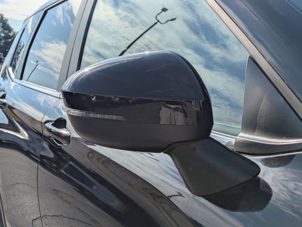 2025 Mitsubishi Outlander Plug-in Hybrid SE - Photo 10