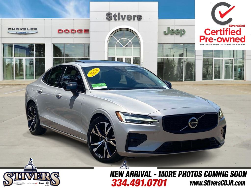 2024 Volvo S60 B5 Plus Dark Theme AWD