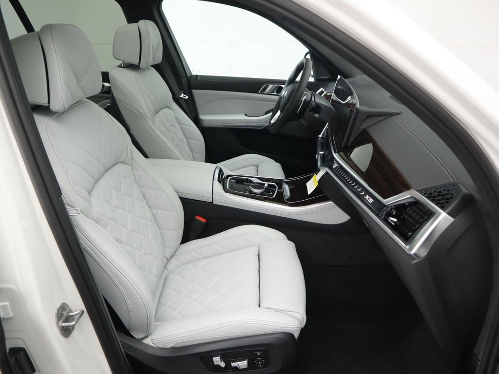 Thumbnail: 2026 BMW X5 - 21