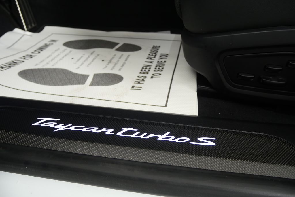 Thumbnail: 2021 Porsche Taycan - 12