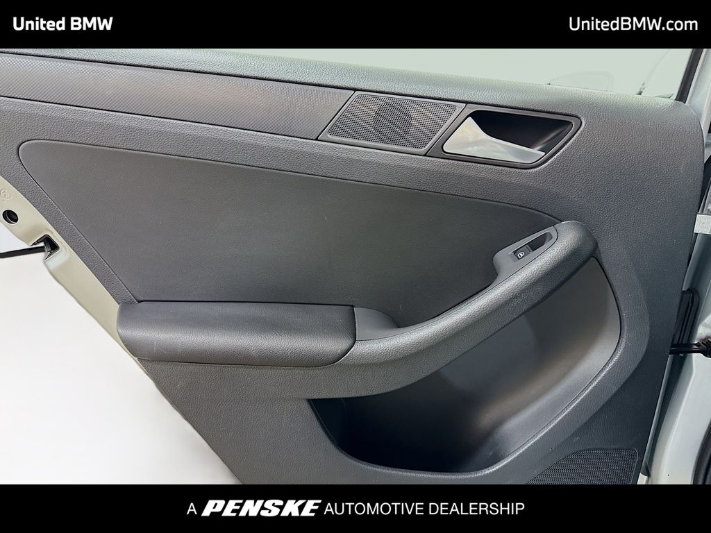 Thumbnail: 2014 Volkswagen Jetta - 17