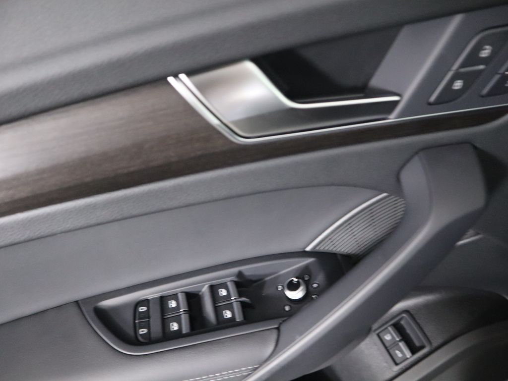2025 Audi Q5  25
