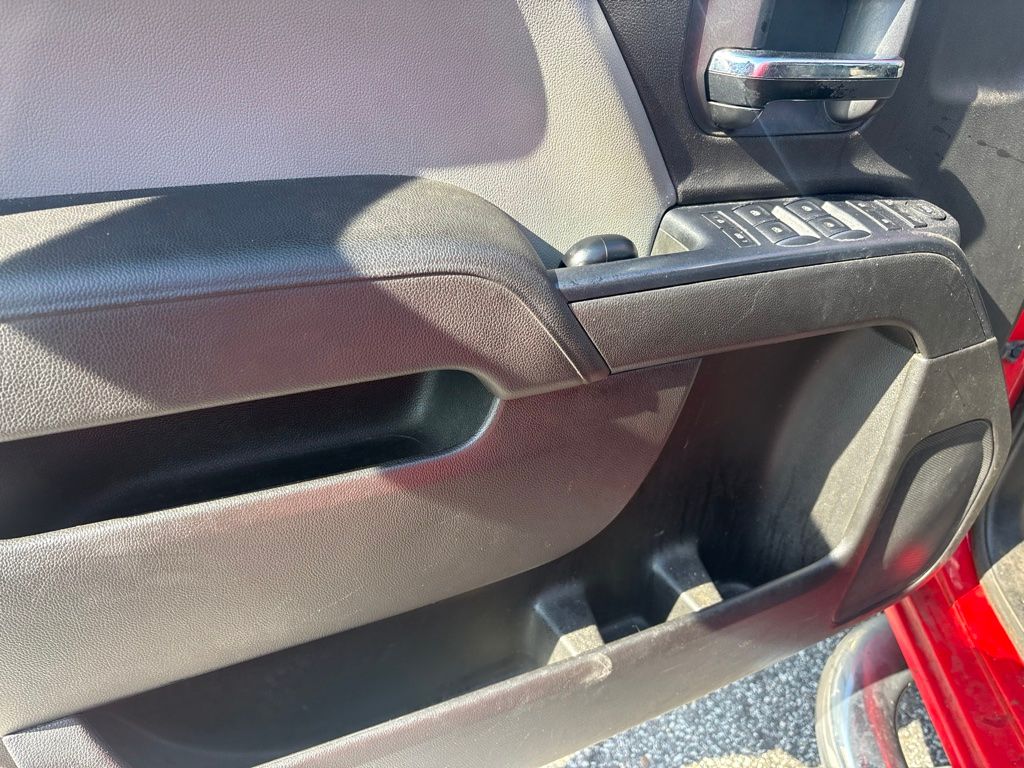 Used 2016 Red Chevrolet Custom image 11