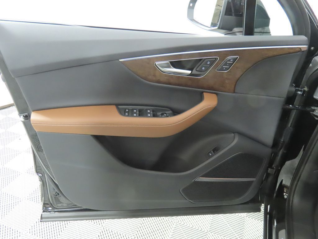 Thumbnail: 2026 Audi Q7 - 27