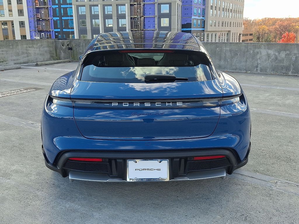 Thumbnail: 2021 Porsche Taycan - 9