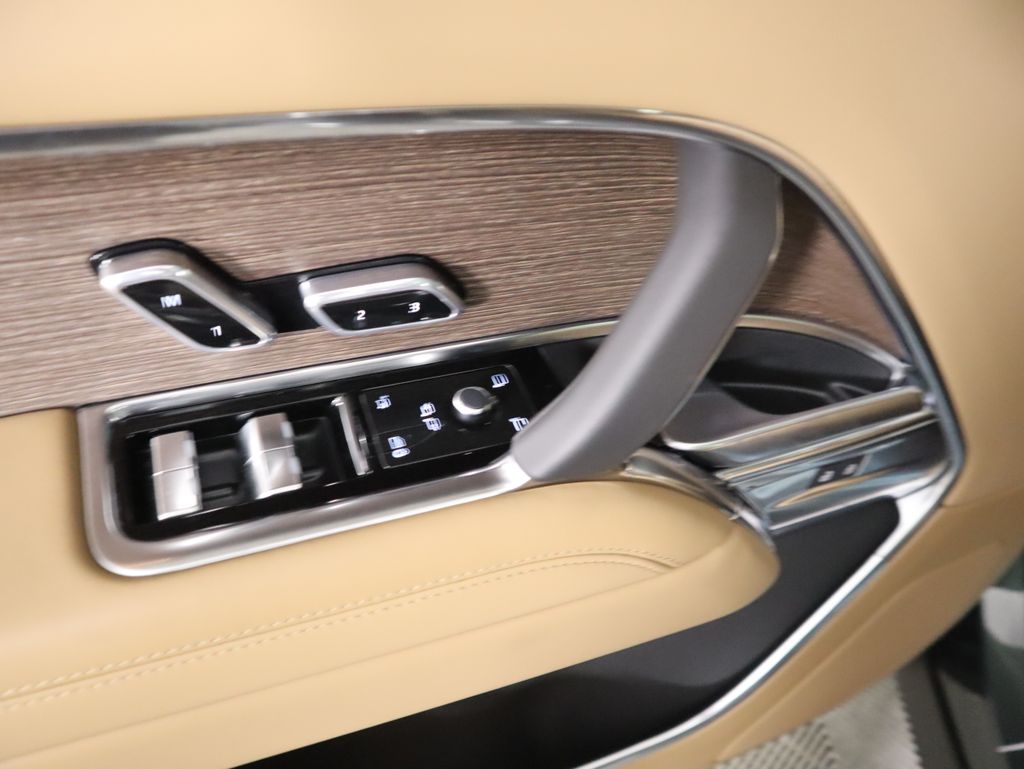 Thumbnail: 2025 Land Rover Range Rover - 24