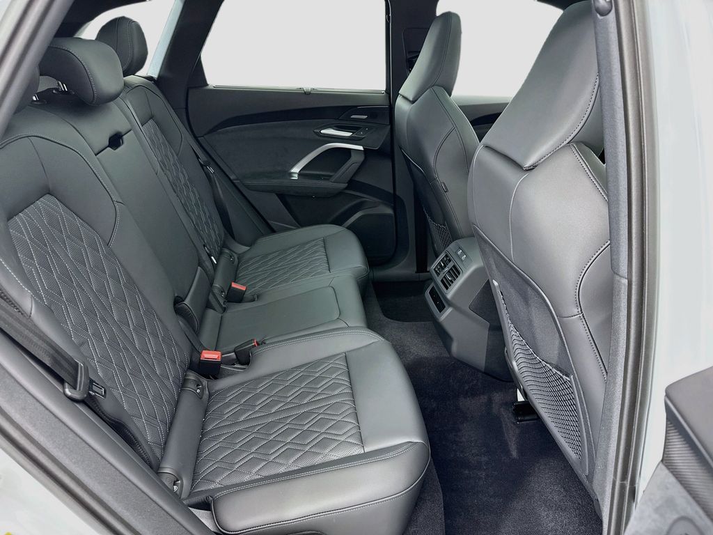 Thumbnail: 2026 Audi SQ5 - 21