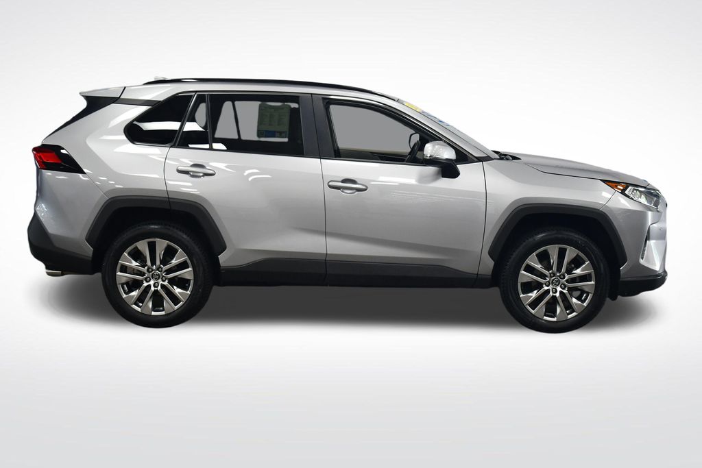Thumbnail: 2021 Toyota RAV4 - 9