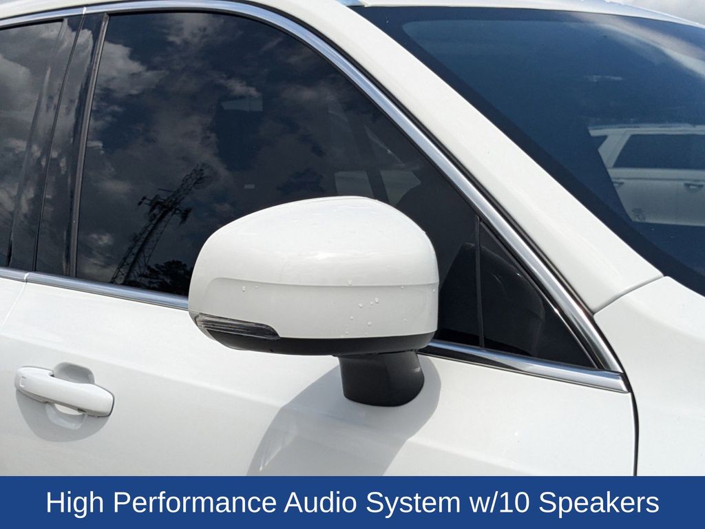 2022 Volvo XC90 T6 Momentum 6-Passenger