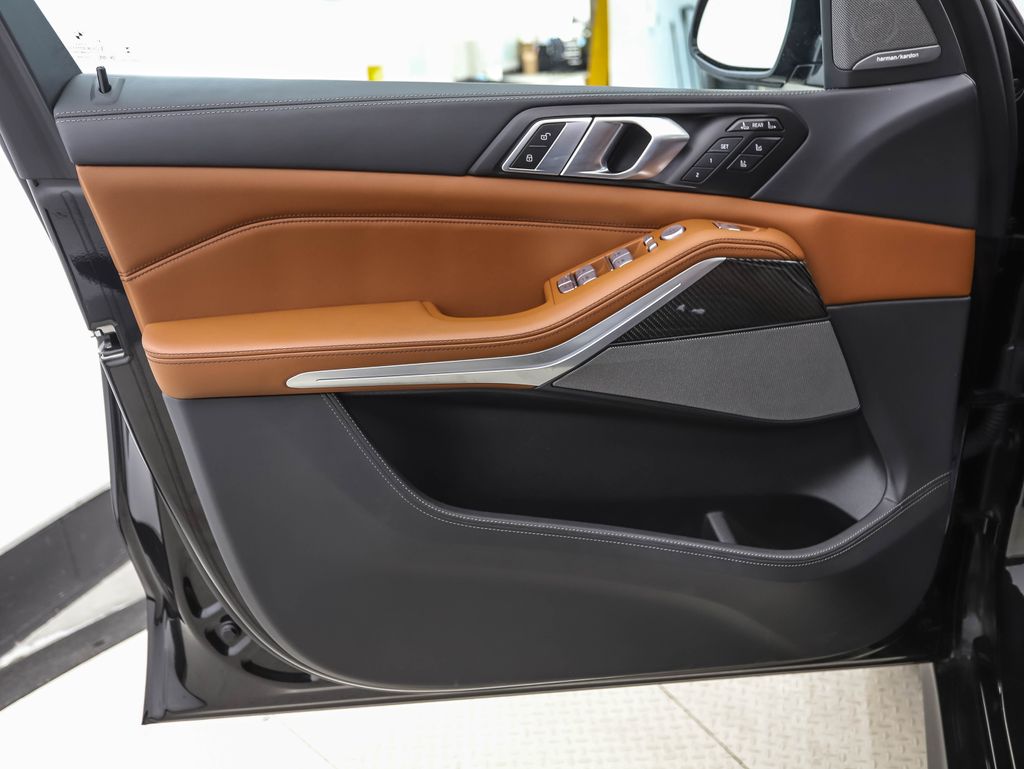 Thumbnail: 2023 BMW X7 - 9