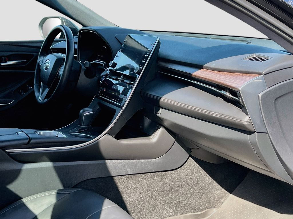 Used 2020 Black Toyota XLE Plus image 29