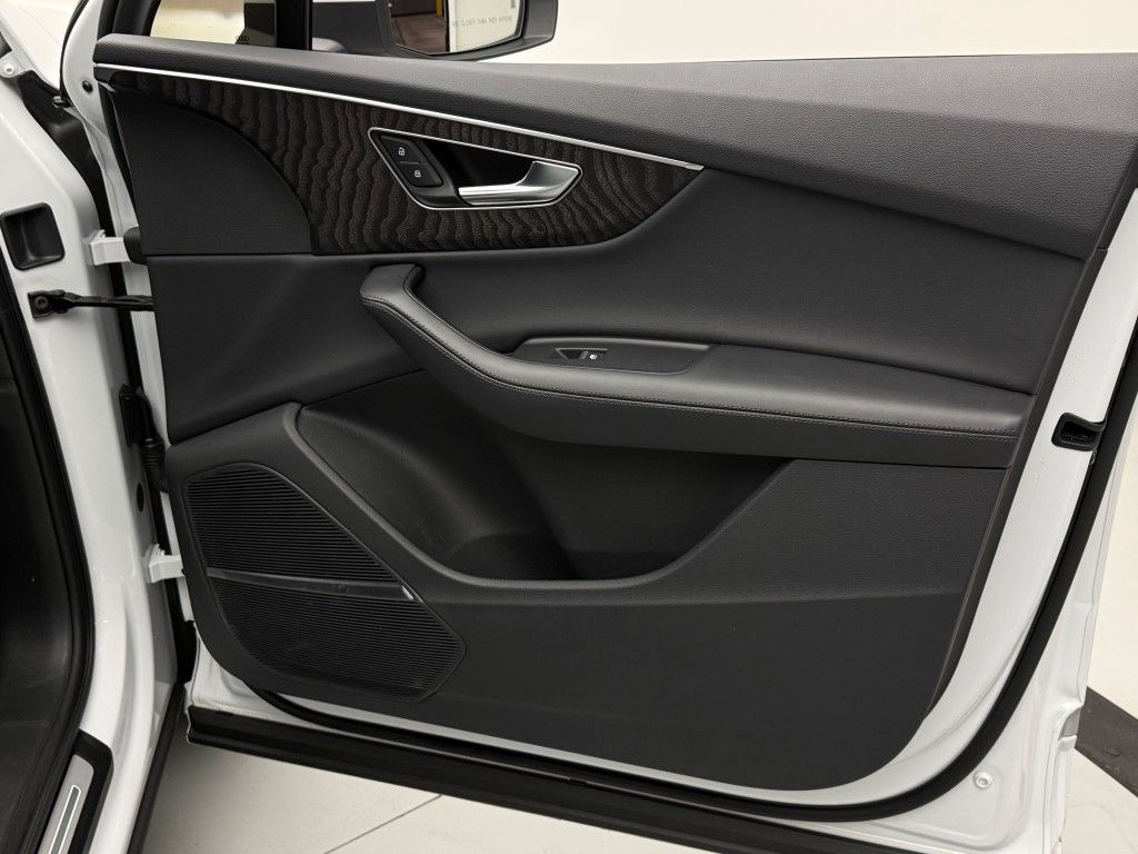 Thumbnail: 2023 Audi Q7 - 19