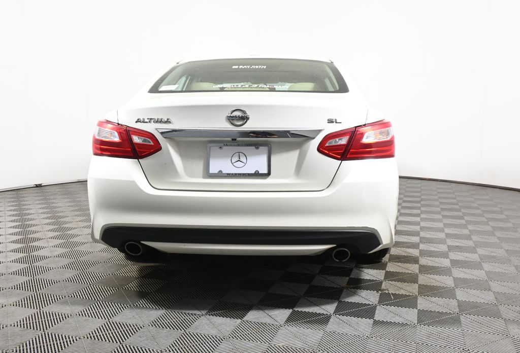 Thumbnail: 2016 Nissan Altima - 6