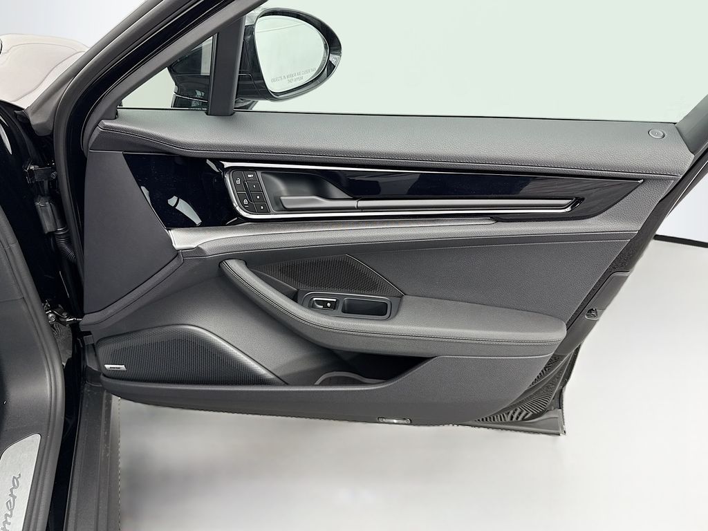Thumbnail: 2026 Porsche Panamera - 26