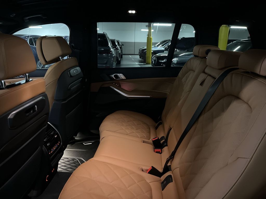 Thumbnail: 2026 BMW X7 - 23