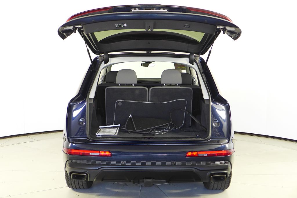 Thumbnail: 2025 Audi Q7 - 10