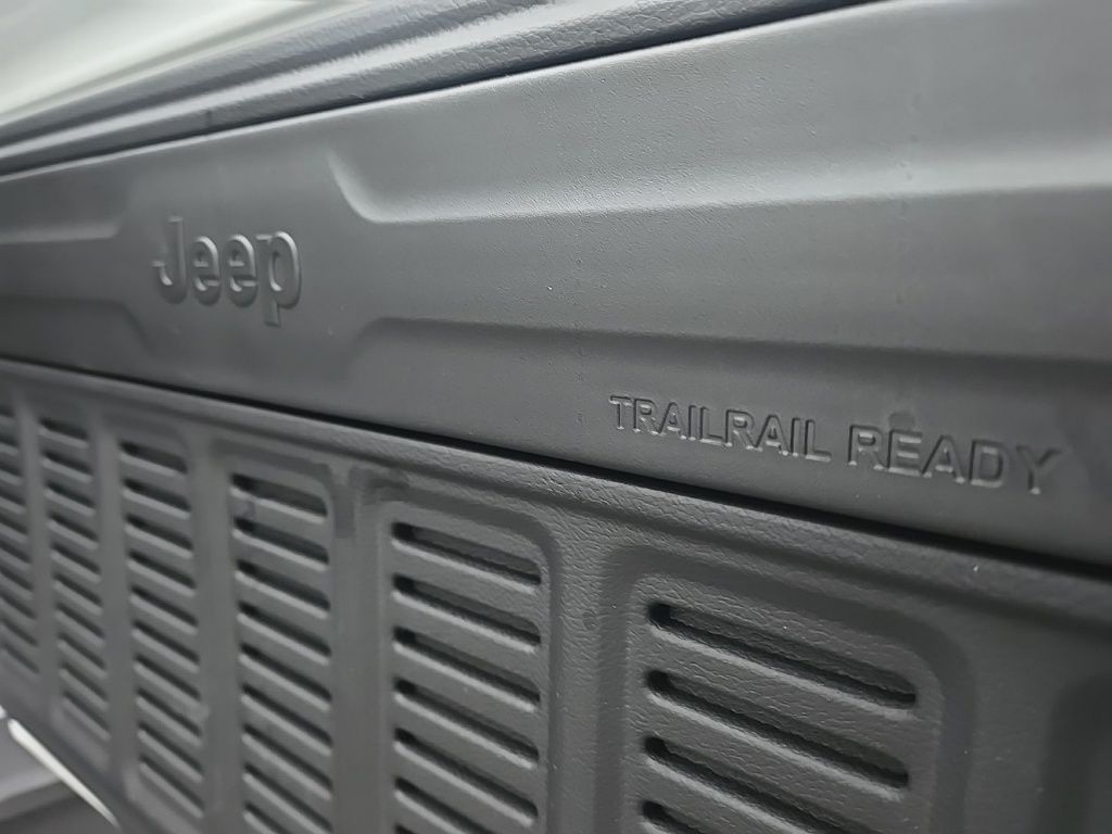 New 2025 White Jeep Sahara image 36