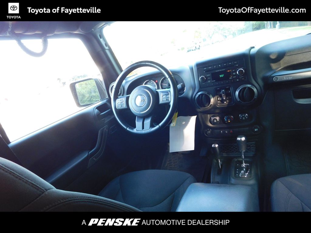 Thumbnail: 2015 Jeep Wrangler - 6