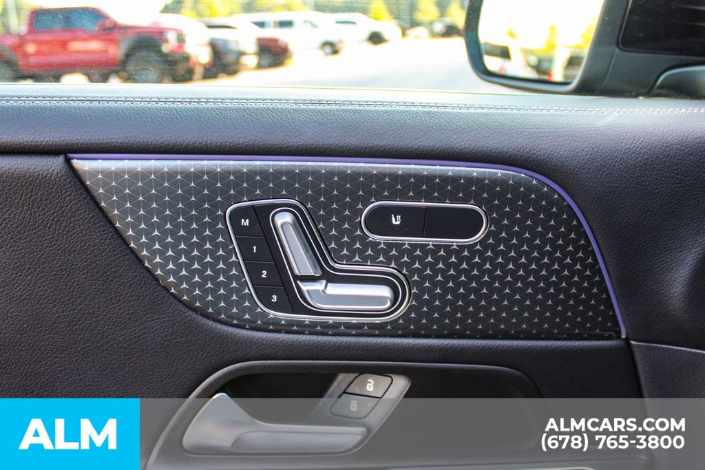 Used 2024 Black Mercedes-Benz GLB 250 image 38