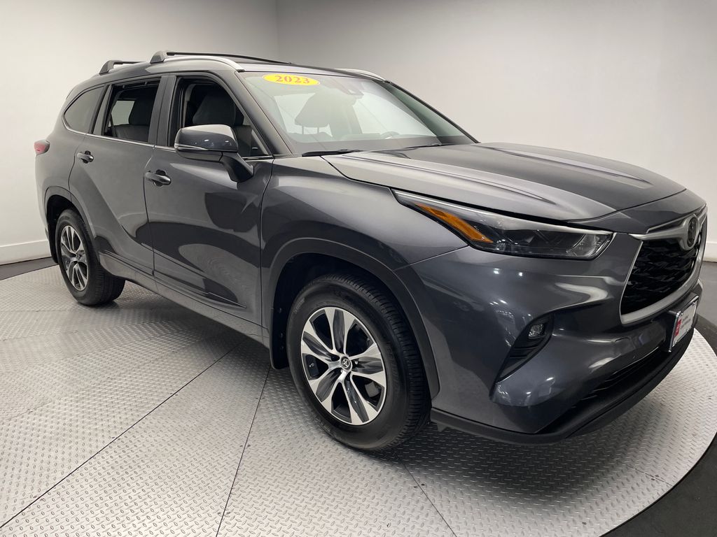 2023 Toyota Highlander XLE 3
